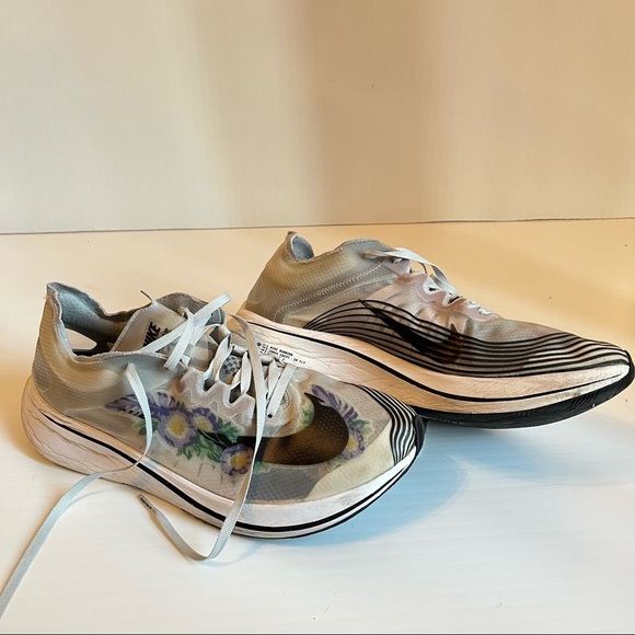 Nike Zoom Fly SP Women’s Size 12 Running Shoes Purple Floral White Black - Picture 2 of 10